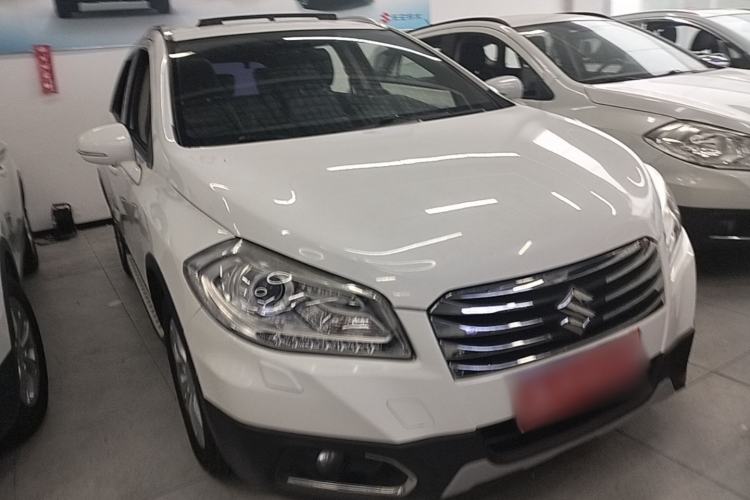 Used Suzuki S-Cross 2014 1.6L CVT Two-Wheel Drive Elite Version Front Right 45 Deg