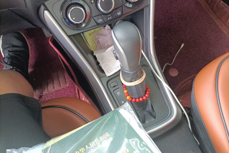 Used Suzuki S-Cross 2014 1.6L CVT Two-Wheel Drive Entry Model Gear Lever