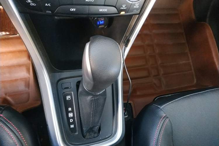 Used Suzuki S-Cross 2014 1.6L CVT Two-Wheel Drive Elite Version Gear Lever