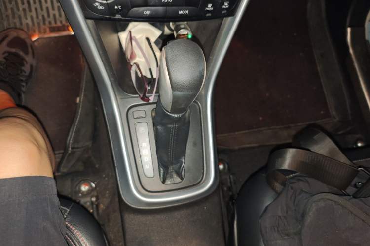 Used Suzuki S-Cross 2014 1.6L CVT Two-Wheel Drive Elite Version Gear Lever