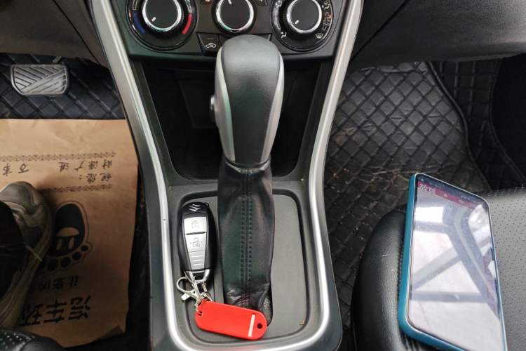 Used Suzuki S-Cross 2014 1.6L CVT Two-Wheel Drive Entry Model Gear Lever
