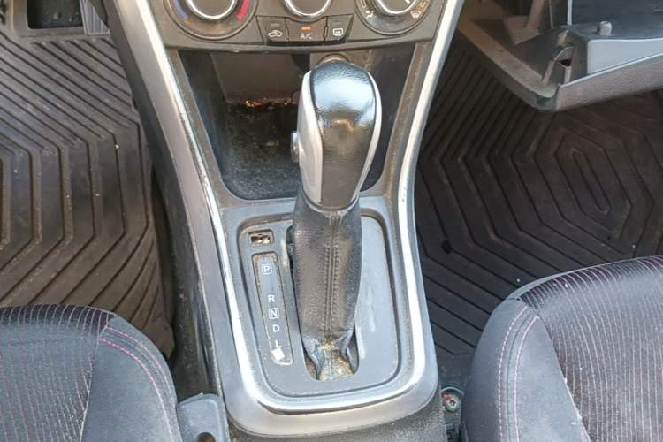 Used Suzuki S-Cross 2014 1.6L CVT Two-Wheel Drive Entry Model Gear Lever