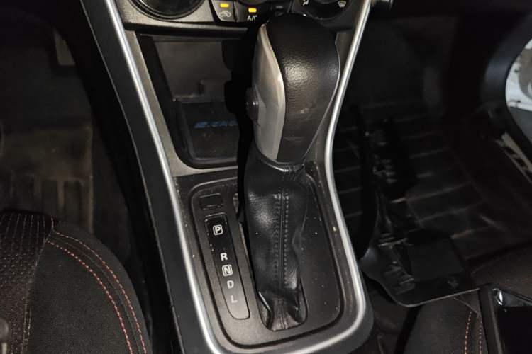 Used Suzuki S-Cross 2014 1.6L CVT Two-Wheel Drive Entry Model Gear Lever