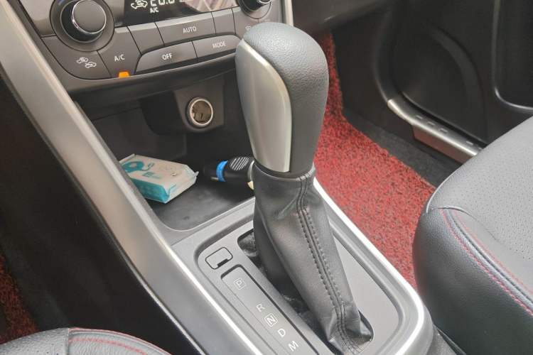 Used Suzuki S-Cross 2014 1.6L CVT Two-Wheel Drive Elite Version Gear Lever