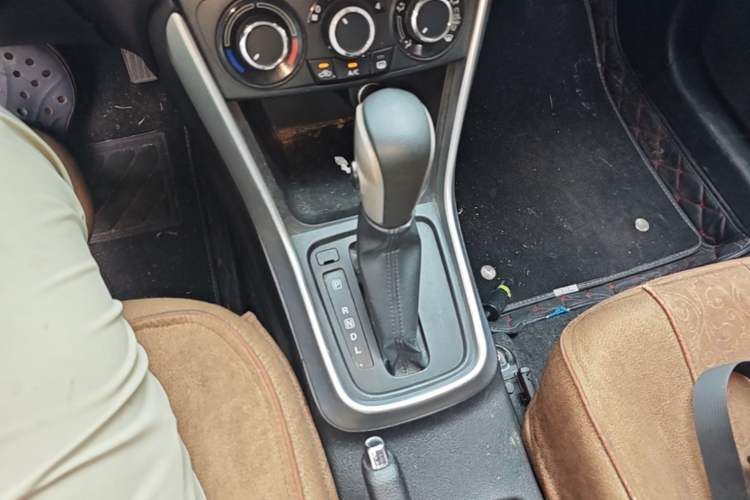 Used Suzuki S-Cross 2014 1.6L CVT Two-Wheel Drive Entry Model Gear Lever