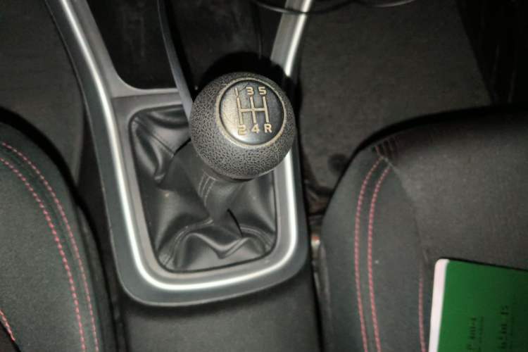 Used Suzuki S-Cross 2014 1.6L Manual Two-Wheel Drive Entry Model Gear Lever