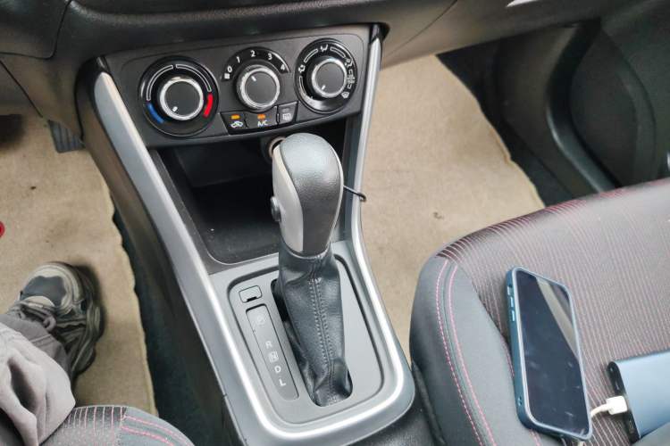 Used Suzuki S-Cross 2014 1.6L CVT Two-Wheel Drive Entry Model Gear Lever