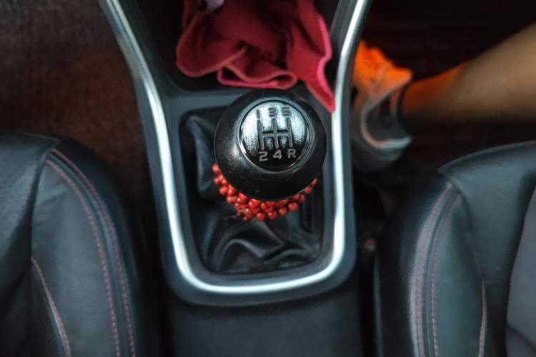 Used Suzuki S-Cross 2014 1.6L Manual Two-Wheel Drive Elite Model Gear Lever
