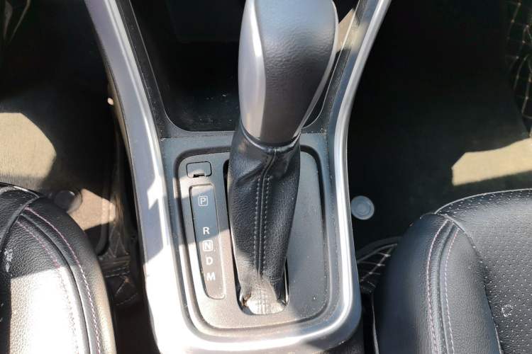 Used Suzuki S-Cross 2014 1.6L CVT Two-Wheel Drive Elite Version Gear Lever