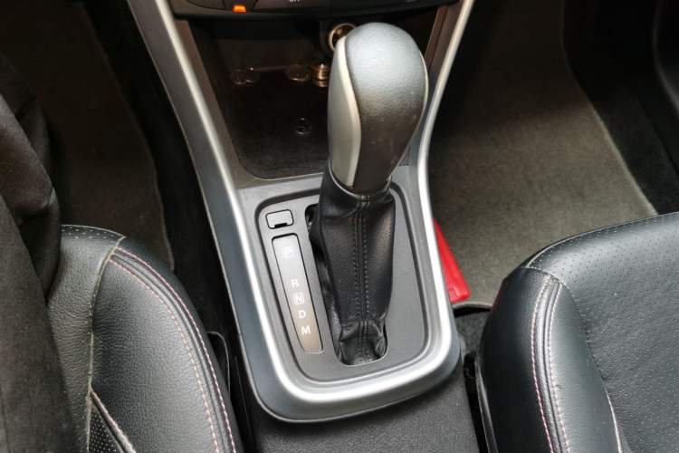 Used Suzuki S-Cross 2014 1.6L CVT Two-Wheel Drive Elite Version Gear Lever