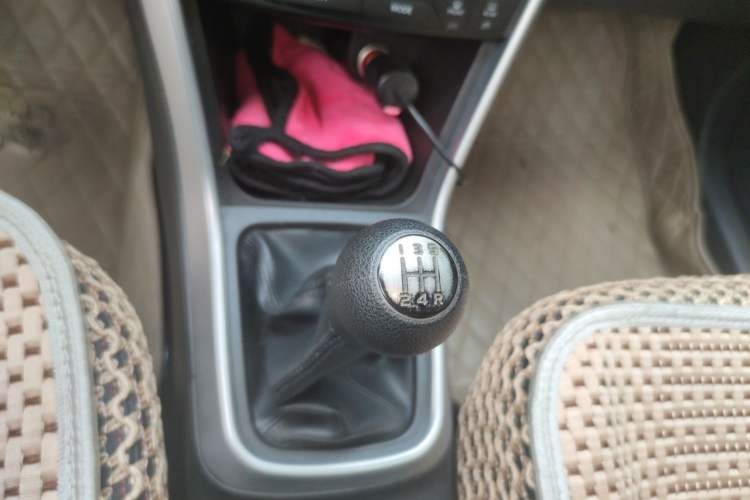 Used Suzuki S-Cross 2014 1.6L Manual Two-Wheel Drive Elite Model Gear Lever