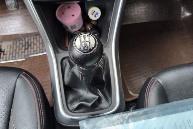 Used Suzuki S-Cross 2014 1.6L Manual Two-Wheel Drive Elite Model Gear Lever