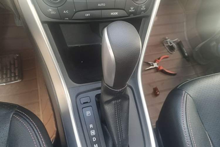 Used Suzuki S-Cross 2014 1.6L CVT Four-Wheel Drive Luxury Version Gear Lever