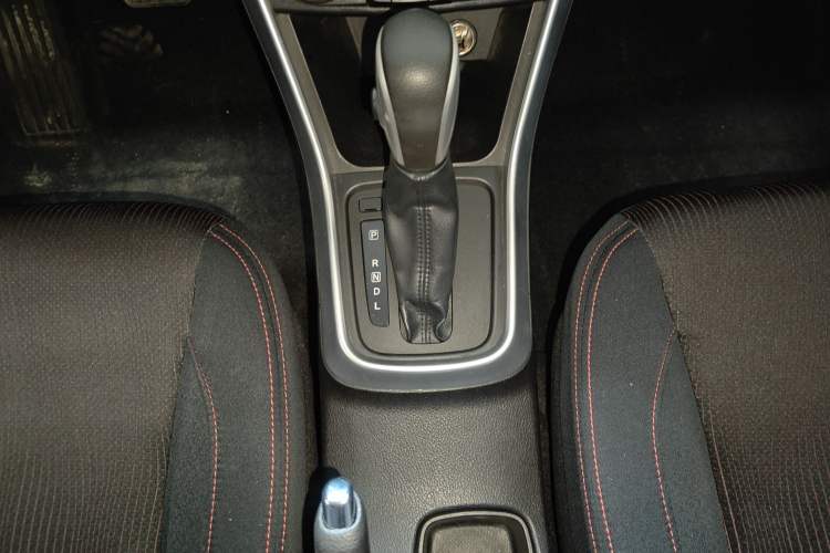 Used Suzuki S-Cross 2014 1.6L CVT Two-Wheel Drive Entry Model Gear Lever