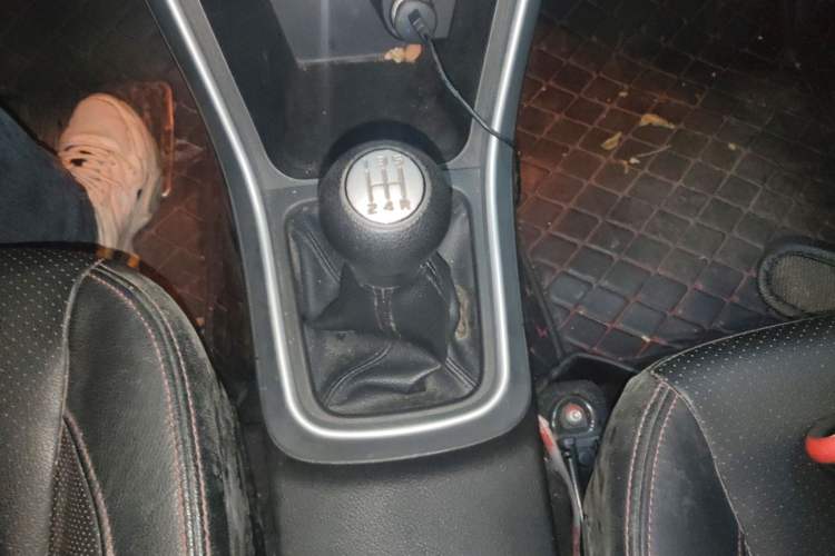 Used Suzuki S-Cross 2014 1.6L Manual Two-Wheel Drive Elite Model Gear Lever