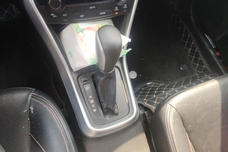 Used Suzuki S-Cross 2014 1.6L CVT Two-Wheel Drive Elite Version Gear Lever