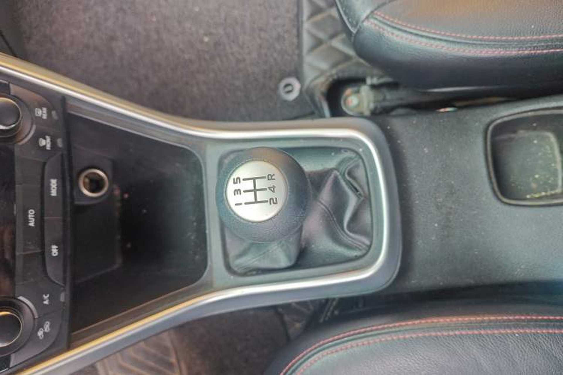 Used Suzuki S-Cross 2014 1.6L Manual Two-Wheel Drive Elite Model Gear Lever