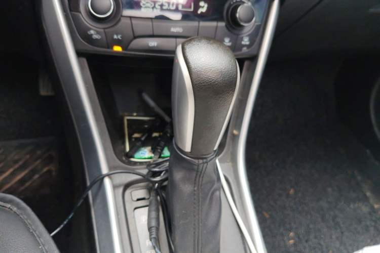 Used Suzuki S-Cross 2014 1.6L CVT Two-Wheel Drive Elite Version Gear Lever