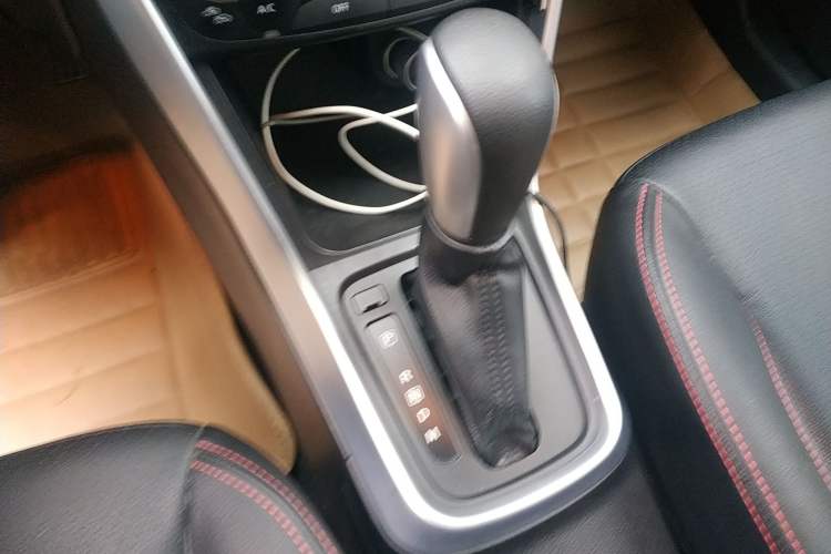 Used Suzuki S-Cross 2014 1.6L CVT Two-Wheel Drive Elite Version Gear Lever