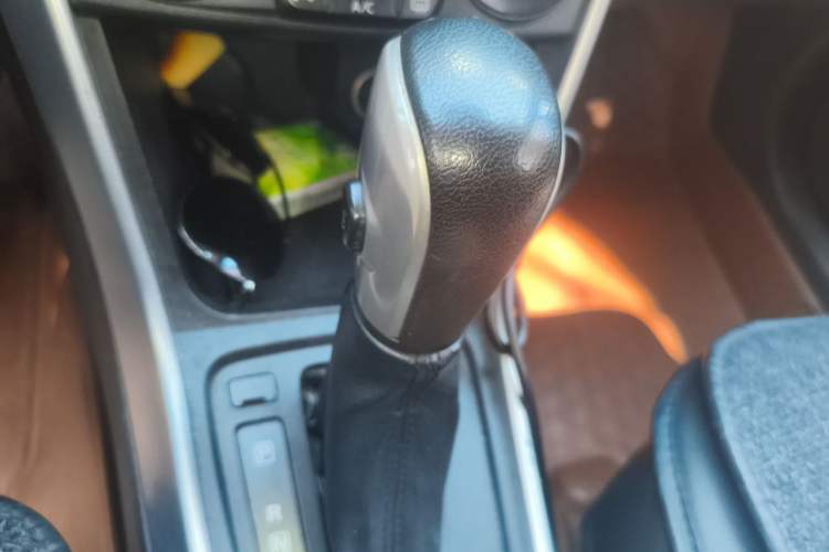 Used Suzuki S-Cross 2014 1.6L CVT Two-Wheel Drive Entry Model Gear Lever