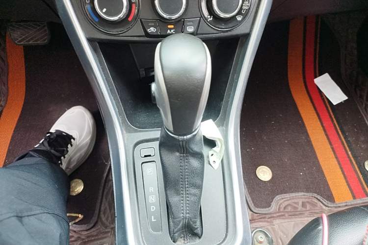 Used Suzuki S-Cross 2014 1.6L CVT Two-Wheel Drive Entry Model Gear Lever
