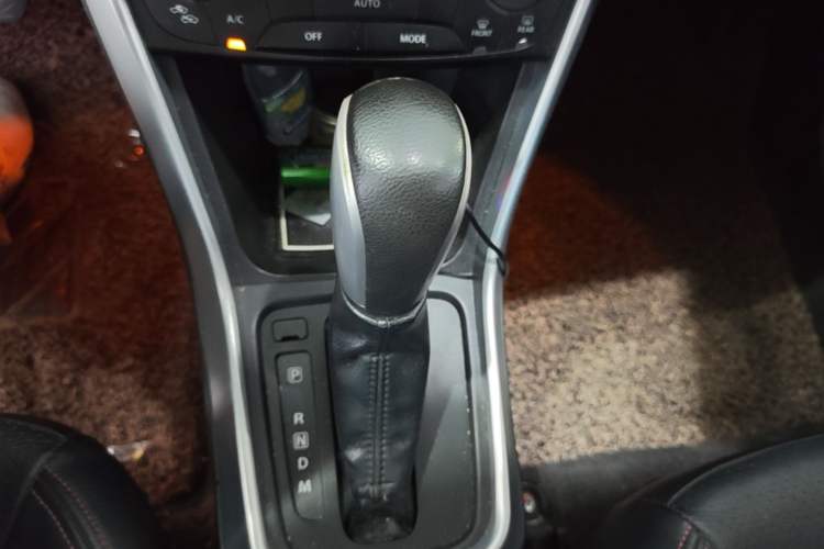Used Suzuki S-Cross 2014 1.6L CVT Two-Wheel Drive Elite Version Gear Lever