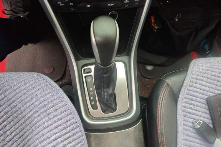 Used Suzuki S-Cross 2014 1.6L CVT Two-Wheel Drive Elite Version Gear Lever
