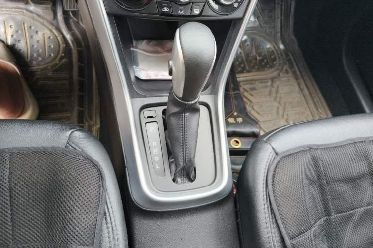 Used Suzuki S-Cross 2014 1.6L CVT Two-Wheel Drive Entry Model Gear Lever