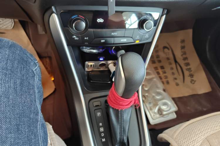 Used Suzuki S-Cross 2014 1.6L CVT Two-Wheel Drive Elite Version Gear Lever