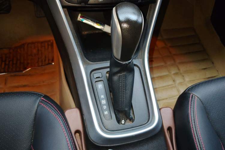 Used Suzuki S-Cross 2014 1.6L CVT Two-Wheel Drive Elite Version Gear Lever