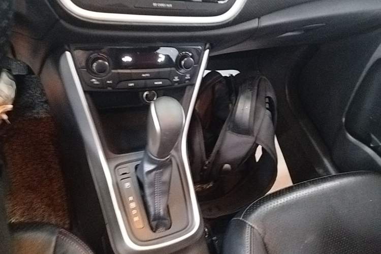 Used Suzuki S-Cross 2014 1.6L CVT Two-Wheel Drive Elite Version Gear Lever
