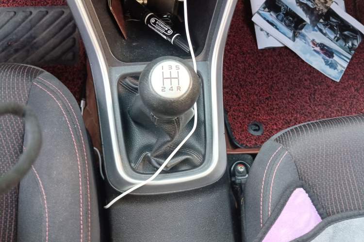 Used Suzuki S-Cross 2014 1.6L Manual Two-Wheel Drive Entry Model Gear Lever