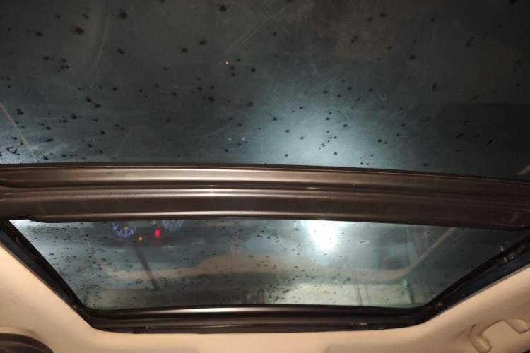 Used Suzuki S-Cross 2014 1.6L CVT Two-Wheel Drive Elite Version Headliner