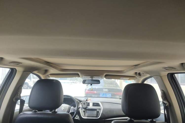 Used Suzuki S-Cross 2014 1.6L CVT Two-Wheel Drive Elite Version Headliner