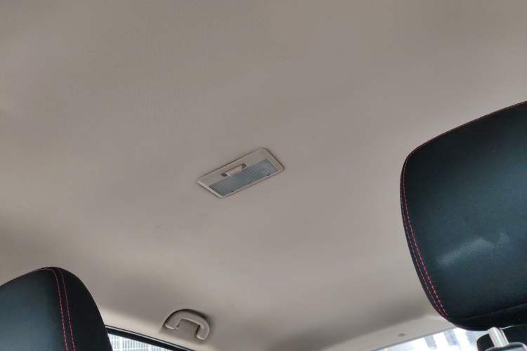 Used Suzuki S-Cross 2014 1.6L CVT Two-Wheel Drive Entry Model Headliner