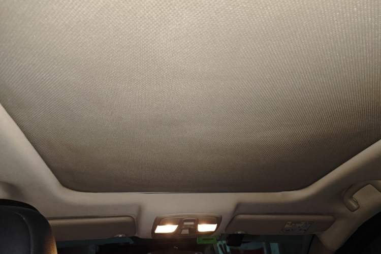 Used Suzuki S-Cross 2014 1.6L CVT Two-Wheel Drive Elite Version Headliner