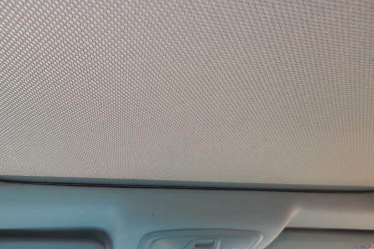Used Suzuki S-Cross 2014 1.6L CVT Two-Wheel Drive Elite Version Headliner