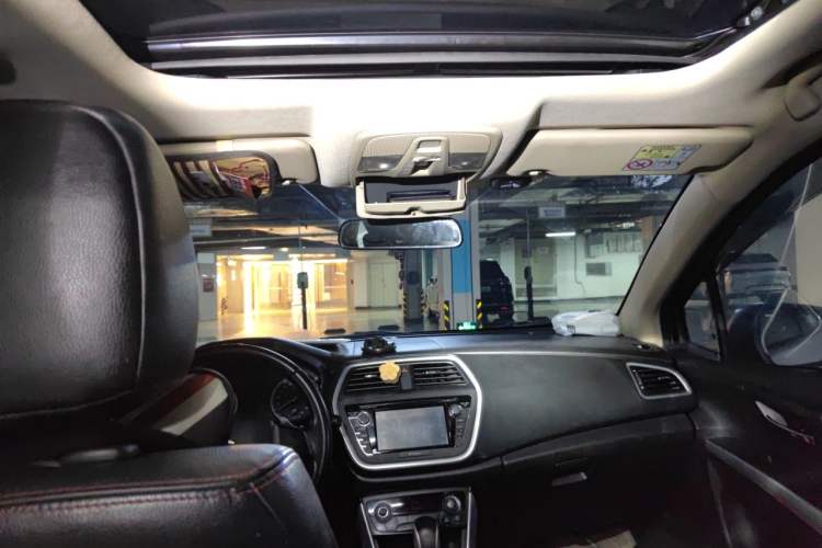 Used Suzuki S-Cross 2014 1.6L CVT Two-Wheel Drive Elite Version Headliner