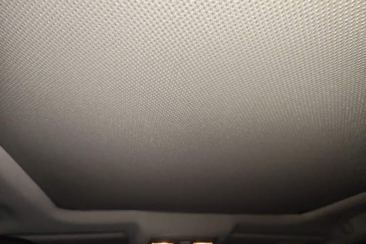 Used Suzuki S-Cross 2014 1.6L CVT Four-Wheel Drive Luxury Version Headliner