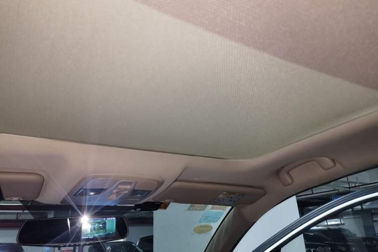 Used Suzuki S-Cross 2014 1.6L CVT Two-Wheel Drive Elite Version Headliner
