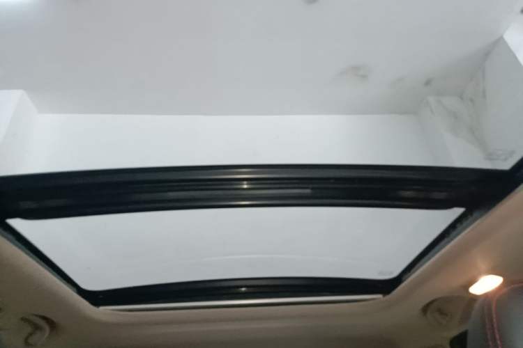 Used Suzuki S-Cross 2014 1.6L CVT Two-Wheel Drive Elite Version Headliner