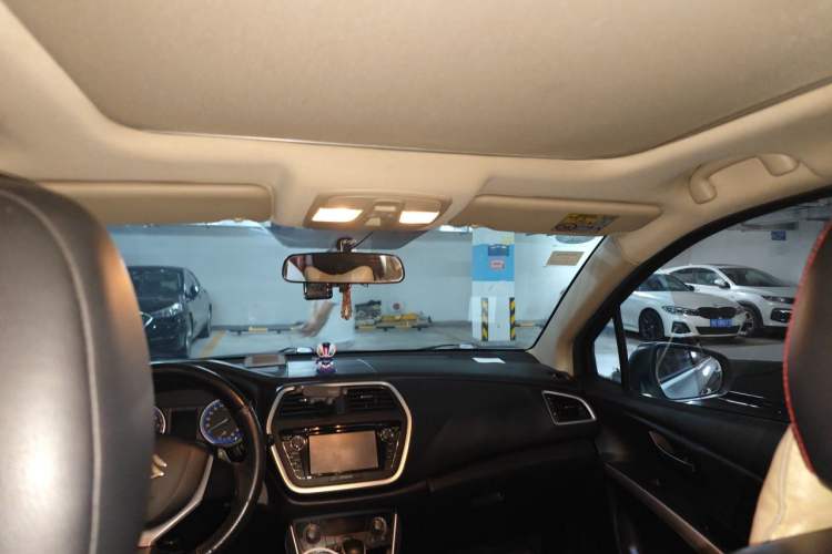 Used Suzuki S-Cross 2014 1.6L CVT Two-Wheel Drive Elite Version Headliner
