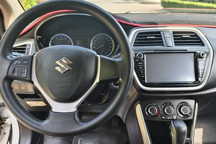 Used Suzuki S-Cross 2014 1.6L CVT Two-Wheel Drive Entry Model Interior 1