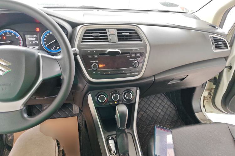 Used Suzuki S-Cross 2014 1.6L CVT Two-Wheel Drive Entry Model Interior 2