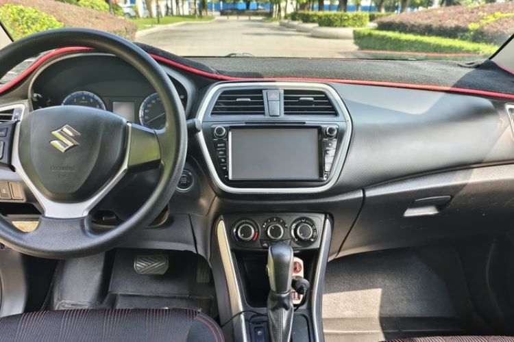 Used Suzuki S-Cross 2014 1.6L CVT Two-Wheel Drive Entry Model Interior 2
