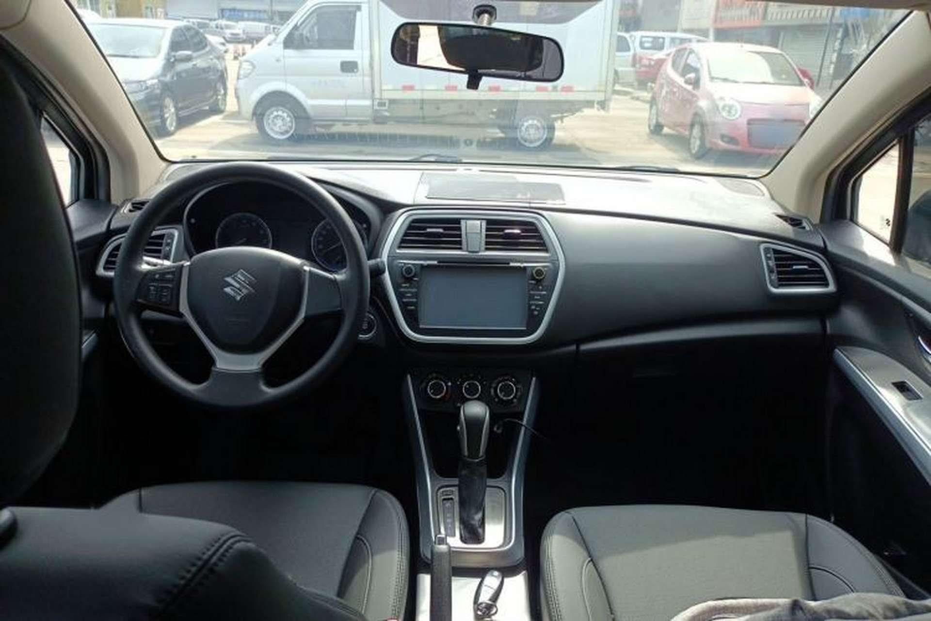 Used Suzuki S-Cross 2014 1.6L CVT Two-Wheel Drive Entry Model Interior 2