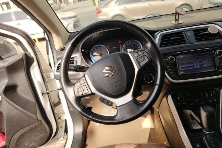 Used Suzuki S-Cross 2014 1.6L CVT Four-Wheel Drive Luxury Version Interior 2