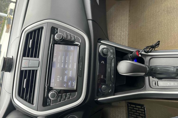 Used Suzuki S-Cross 2014 1.6L CVT Two-Wheel Drive Elite Version Interior 2
