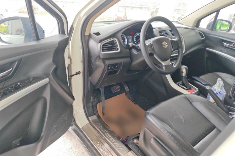 Used Suzuki S-Cross 2014 1.6L CVT Two-Wheel Drive Entry Model Interior 3