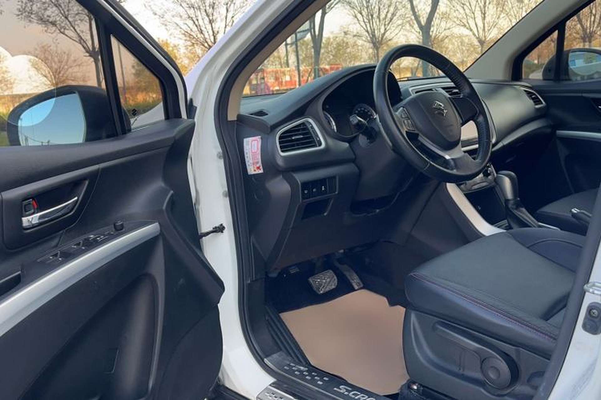 Used Suzuki S-Cross 2014 1.6L CVT Two-Wheel Drive Elite Version Interior 3